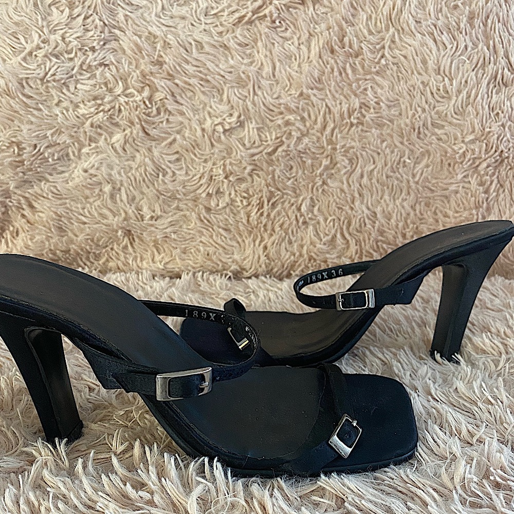 Black sandals heels